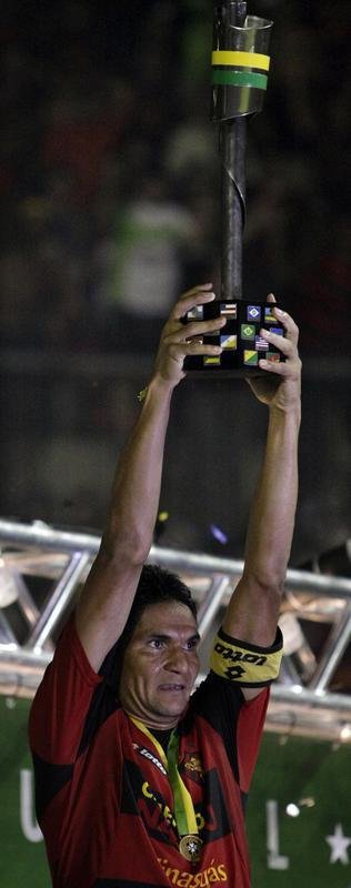 12 - Sport (dois ttulos) - um Campeonato Brasileiro (1987) e uma Copa do Brasil (2008)