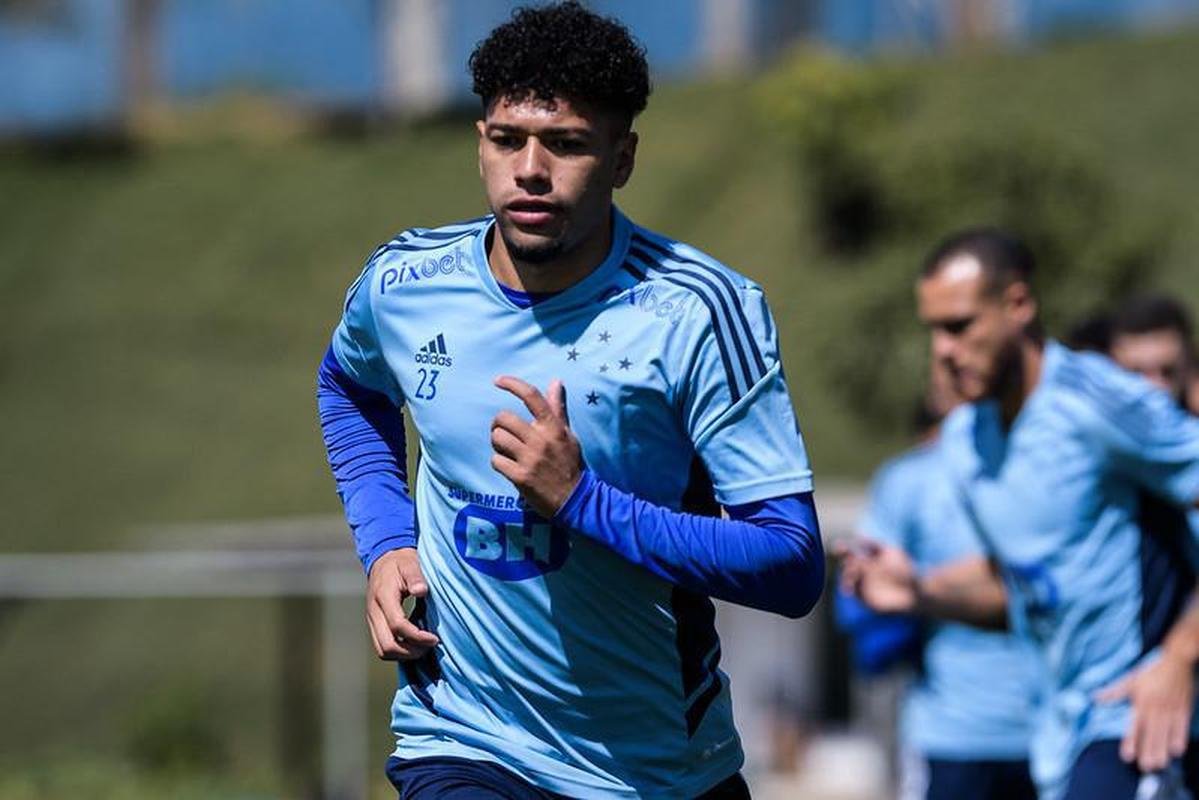 Fotos do treino do Cruzeiro nesta tera-feira (16/8), na Toca da Raposa II, em Belo Horizonte. Time celeste enfrentar o Grmio no domingo (21/8), s 16h, na Arena, pela 25 rodada da Srie B
