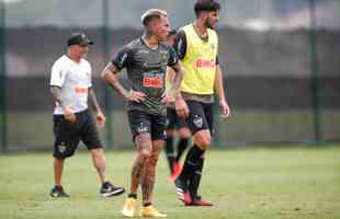 Imagens do primeiro treino de Eduardo Vargas pelo Atltico