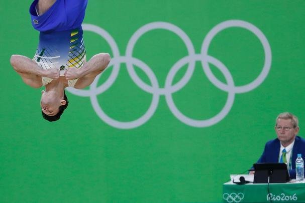 Hypolito ficou em segundo e garantiu a medalha de prata na prova de solo da ginstica