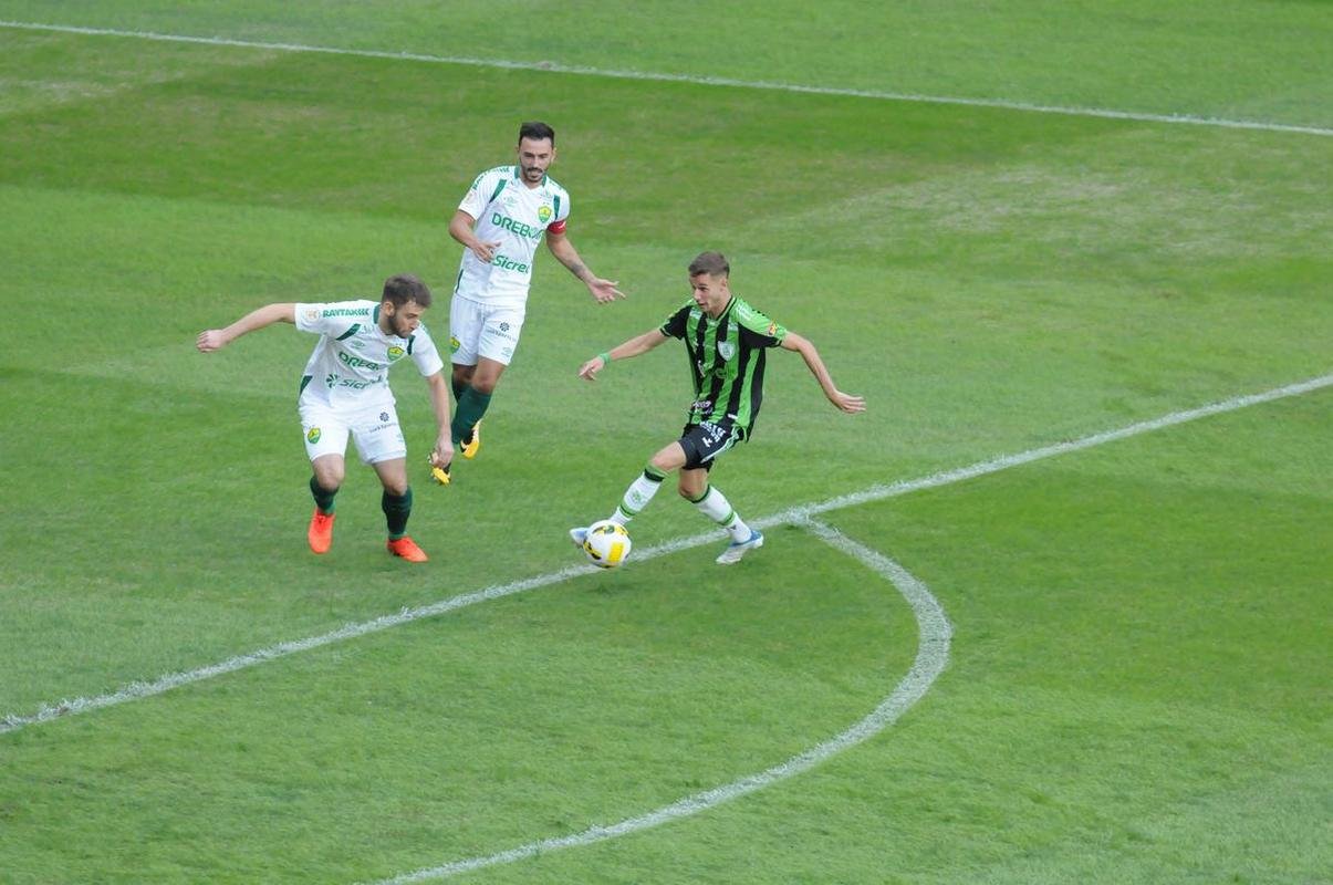 Amrica e Cuiab se enfrentaram, no Independncia, pela 9 rodada do Campeonato Brasileiro