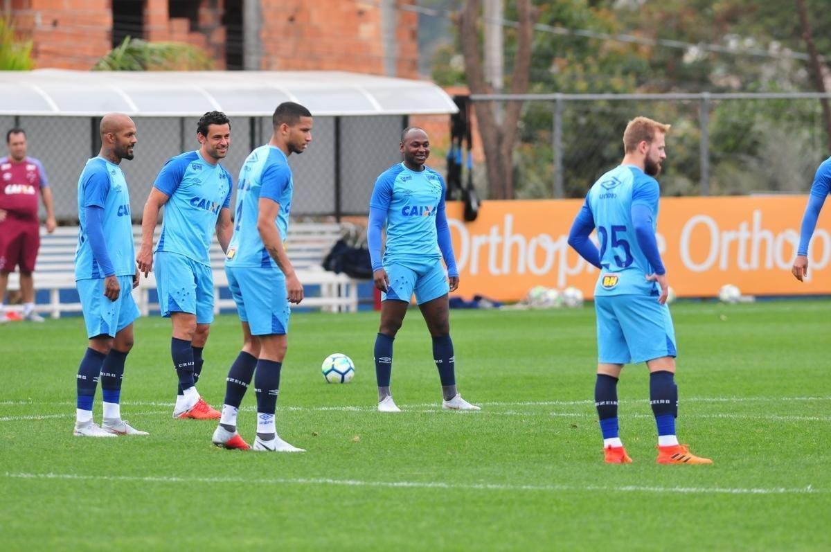 Cruzeiro iniciou preparao para clssico contra o Atltico com reservas em campo na Toca da Raposa II