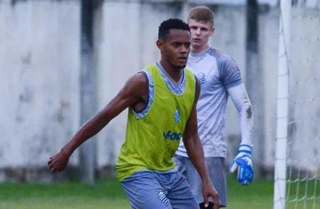 Ernandes: Lateral-esquerdo de 35 anos. Defende o CSA desde 2021