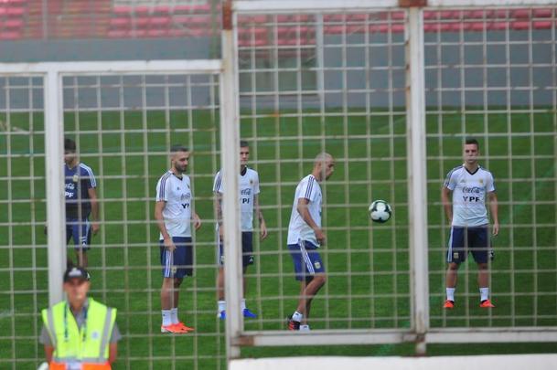 Argentina treina em Belo Horizonte para enfrentar o Paraguai