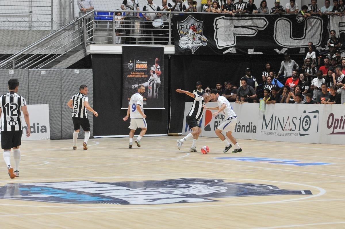 Jogo festivo e solidrio reuniu craques do futsal mineiro em BH