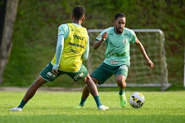 Em preparao para enfrentar o Corinthians no prximo domingo (18/9), o Amrica treinou nesta tera-feira (13/9)