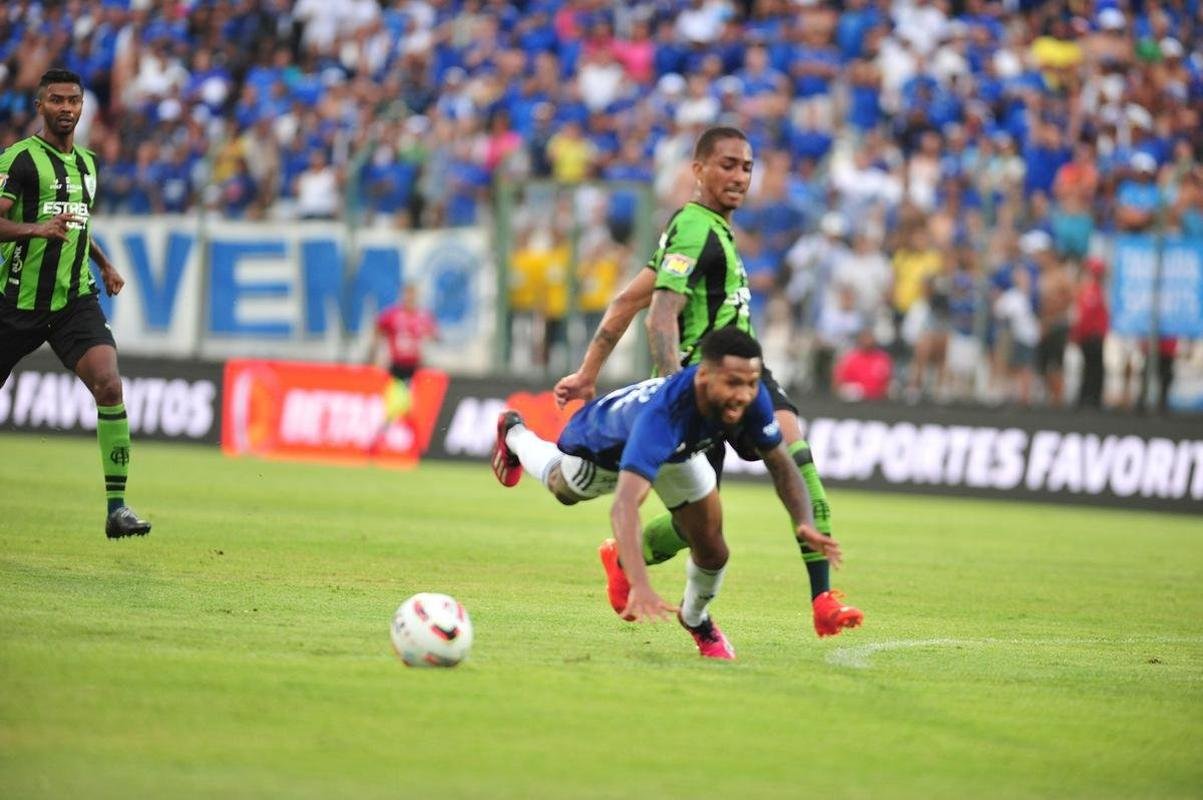Cruzeiro e Amrica se enfrentaram na Arena do Jacar, em Sete Lagoas, pelo jogo de ida da semifinal do Campeonato Mineiro