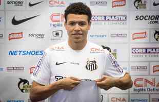 Marquinhos Gabriel - Com direitos econmicos ligados ao Cruzeiro e emprestado ao Athletico-PR, Marquinhos Gabriel foi um dos pedidos de Enderson ao Santos durante sua passagem pela Vila Belmiro, em 2015. No Peixe, ele teve uma de suas melhores temporadas: foram 44 jogos e nove gols. 