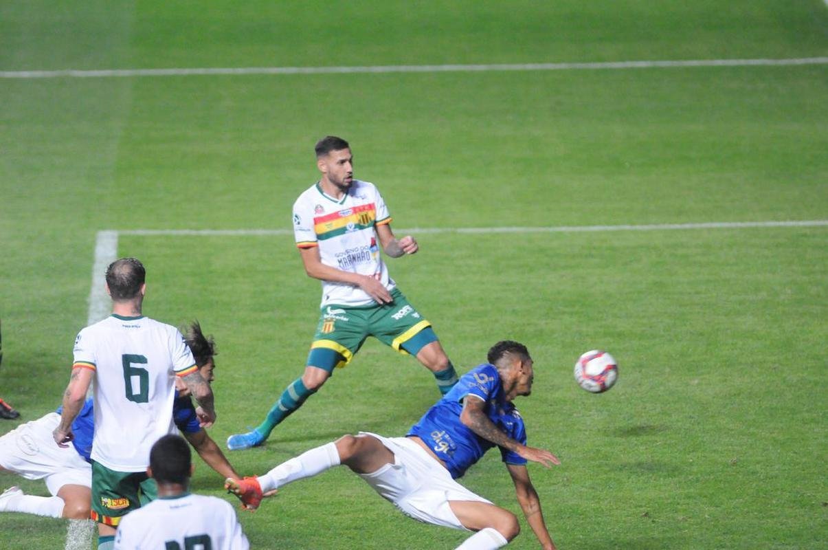Fotos do duelo entre Cruzeiro e Sampaio Corra, no Independncia, em Belo Horizonte, pela 18 rodada da Srie B do Campeonato Brasileiro