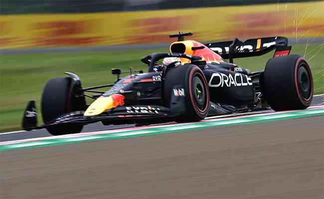 Fórmula 1: Verstappen cai no Q2, e Sainz garante a pole position