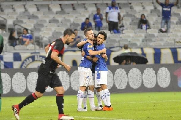 No segundo tempo, Fred marcou duas vezes e ampliou vantagem do Cruzeiro para 3 a 0