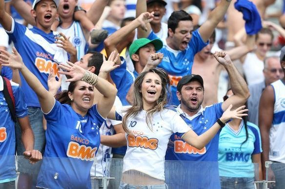 Imagens da torcida do Cruzeiro no clssico contra o Atltico