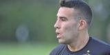 Foram pouco mais de tr�s meses, mas o argentino Nicol�s Otamendi deixou muita saudade no torcedor atleticano. Contratado pelo Valencia em 2014, ele n�o poderia jogar pelos espanh�is por causa do limite de estrangeiros. A diretoria alvinegra agiu r�pido e conseguiu, em fevereiro daquele ano, o empr�stimo do defensor, que fez 19 partidas e um gol com a camisa alvinegra. O defensor mostrou muita t�cnica e ra�a em seu curto per�odo no Galo. Atualmente, ele � titular do Manchester City, comandado por Pep Guardiola. 