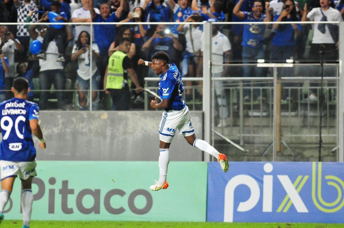 O Cruzeiro goleou o Nutico por 4 a 0 no Independncia, em Belo Horizonte, na 26 rodada da Srie B