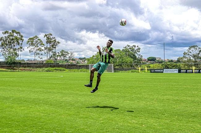 Zagueiro Wanderson  apresentado como reforo do Amrica