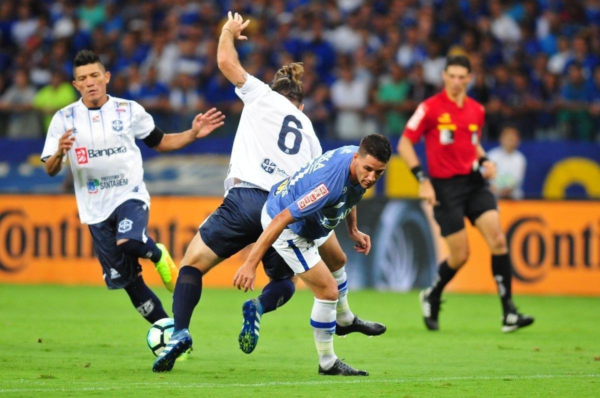 Thiago Neves (armador) - contratado em janeiro de 2017, s estreou pelo Cruzeiro um ms e meio depois, no dia 22 de fevereiro. Deu duas assistncias na vitria por 6 a 0 sobre o So Francisco-PA, pela segunda fase da Copa do Brasil, no Mineiro. Ainda teve um gol mal anulado. Na temporada passada, Thiago foi o artilheiro da Raposa, com 17 gols em 57 partidas. Este ano, embora tenha cado de produo, j marcou nove vezes em 30 apresentaes.