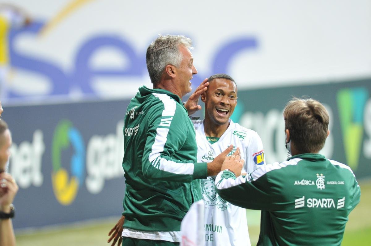 Fotos do clssico de ida da semifinal do Campeonato Mineiro, entre Cruzeiro e Amrica, no Mineiro, em Belo Horizonte