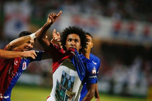 Lance de Paraná x Atlético, jogo válido pelas oitavas de final da Copa do Brasil