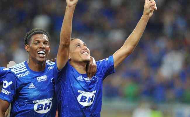 Joo Paulo marcou dois gols na goleada do Cruzeiro sobre o Pouso Alegre