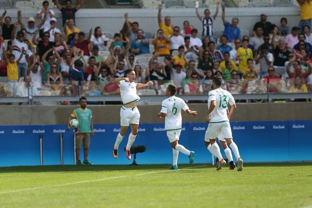 Portugal e Arglia empataram por 1 a 1 no Mineiro. Resultado fez os lusitanos avanarem s quartas de final em primeiro. Honduras passou em segundo. Surpreendentemente, Argentina est eliminada dos Jogos do Rio j na primeira fase do futebol masculino 