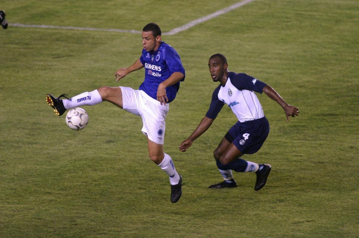 Fred em ao pelo Cruzeiro entre 2004 e 2005