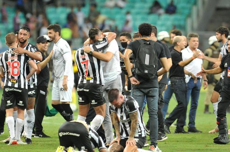 Fotos da festa do Atltico na Fonte Nova, em Salvador, com a vitria por 3 a 2 sobre o Bahia, de virada. Galo chega ao bicampeonato brasileiro aps 50 anos.