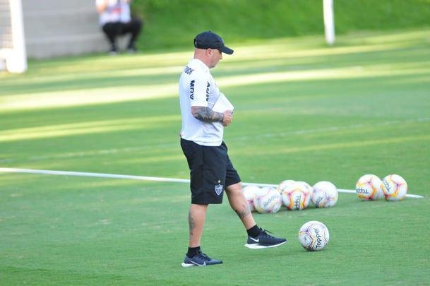 Jorge Sampaoli comandou nesta segunda-feira o seu primeiro treino no Atltico