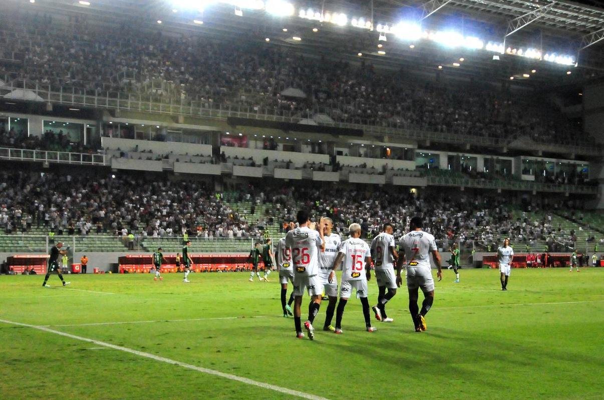 Fotos do gol de Nacho, do Atltico, sobre o Amrica em clssico pela Libertadores, no Independncia