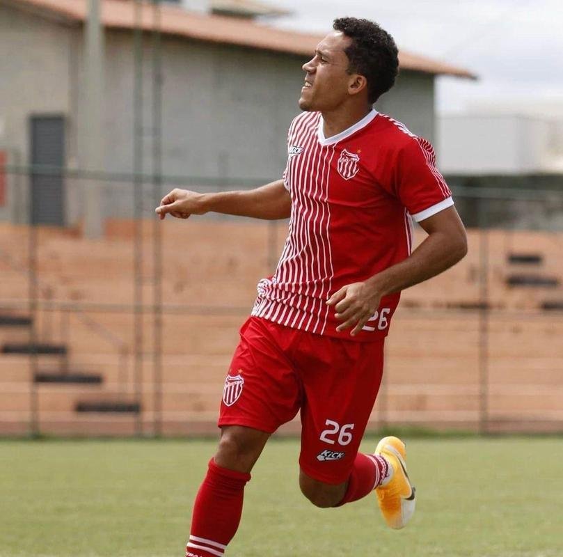 Branquinho, atacante (Villa Nova)