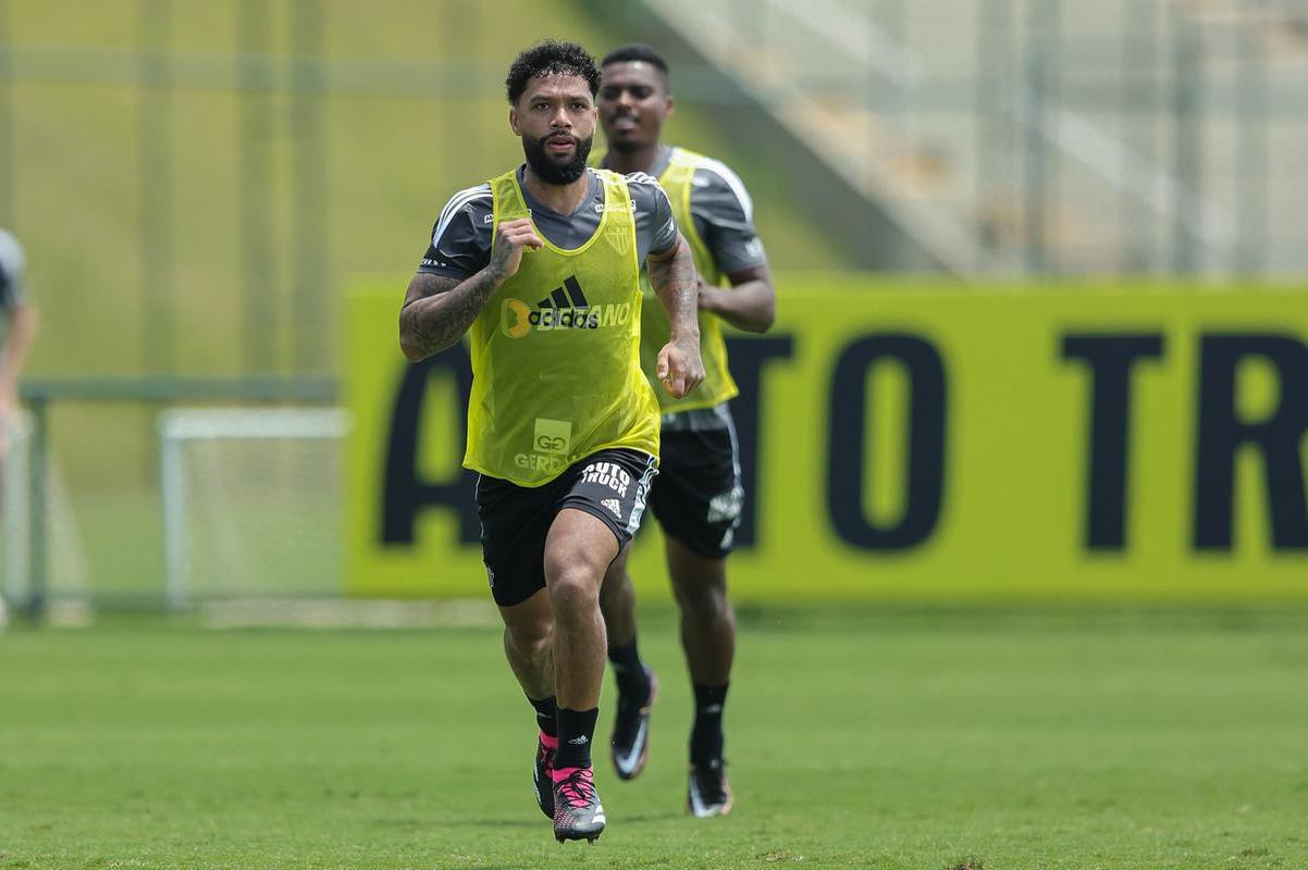 Pavon est liberado pelo departamento mdico e retornou aos treinos com o grupo do Atltico