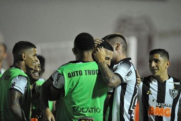 Villa Nova e Atltico se enfrentaram no Alapo do Bonfim, em Nova Lima, pelo Campeonato Mineiro