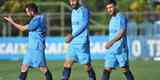 Jogadores do Cruzeiro durante treino desta sexta-feira na Toca da Raposa II