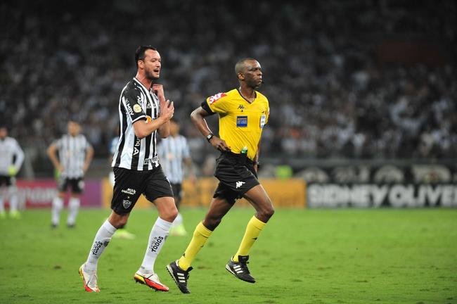 Fotos do jogo entre Atltico e Grmio, no Mineiro, em BH, pela 19 rodada do Campeonato Brasileiro