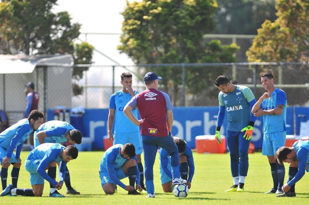 Imagens do treino do Cruzeiro com a presena do presidente Wagner Pires de S