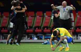 Brasileiros saem de campo decepcionados aps derrota para a Blgica e eliminao na Copa do Mundo