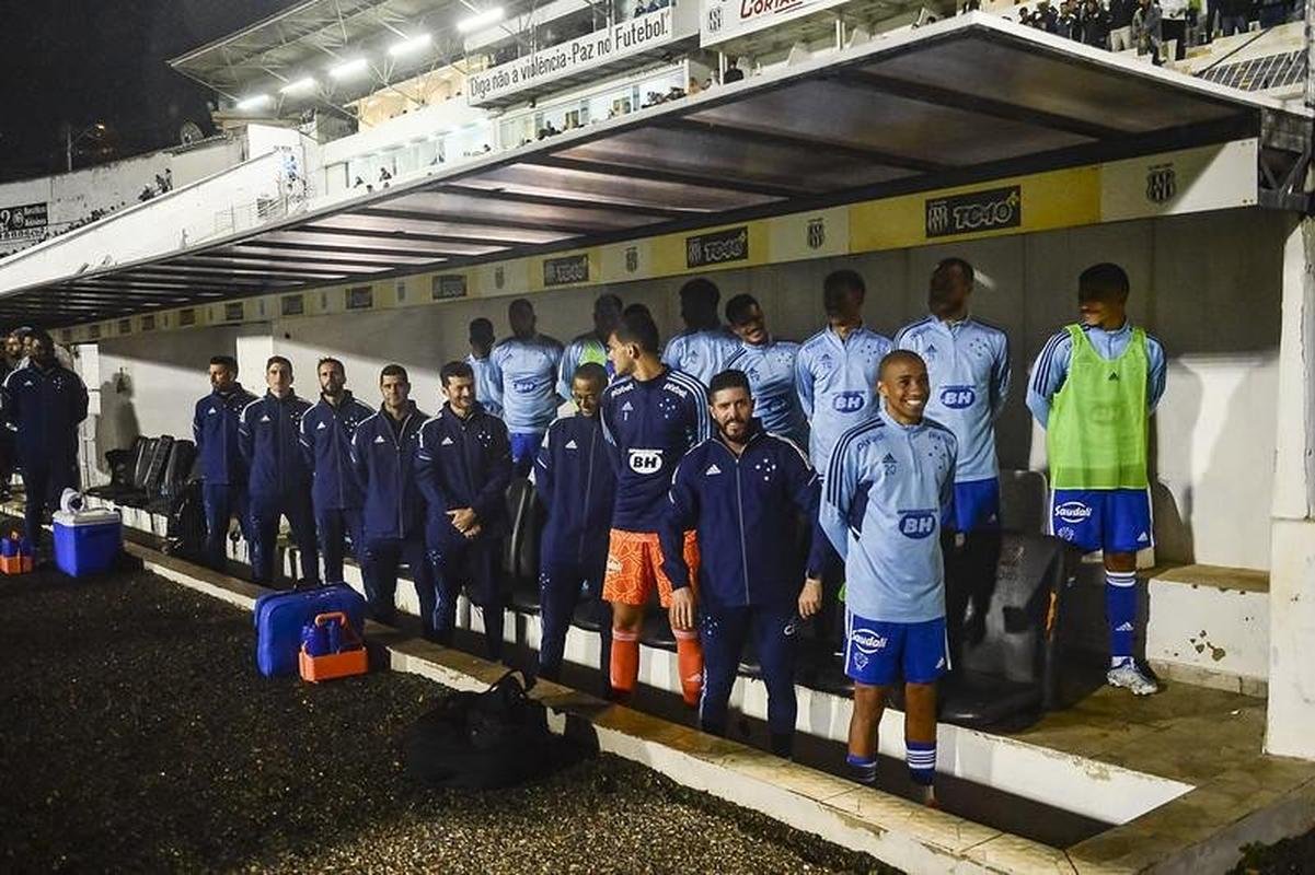 Ponte Preta x Cruzeiro: veja as fotos do jogo no Moiss Lucarelli, em Campinas, pela 32 rodada da Srie B do Campeonato Brasileiro