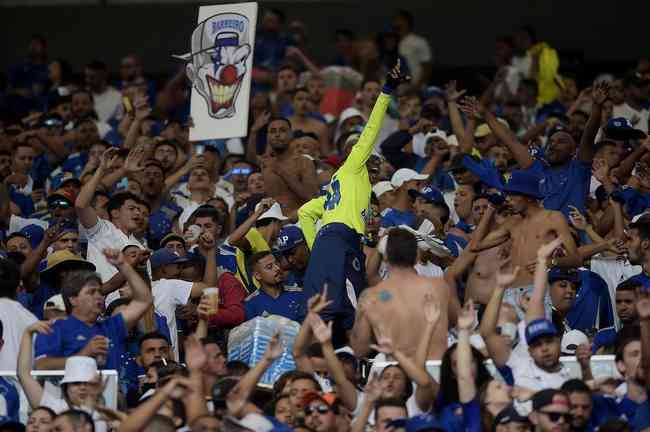Pictures of Cruzeiro fans in the Maracan