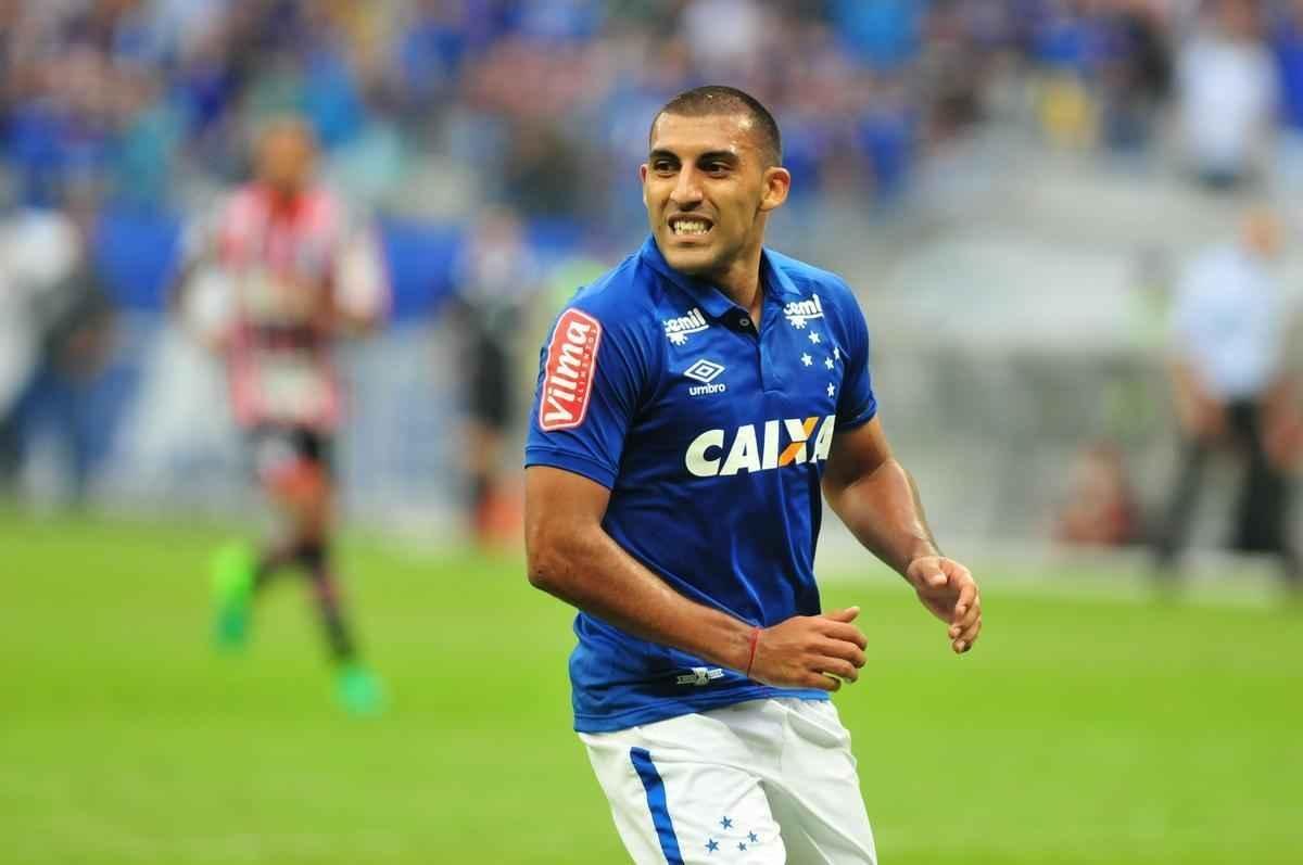 Partida no Mineiro marcou as estreias de Cruzeiro e So Paulo no Campeonato Brasileiro