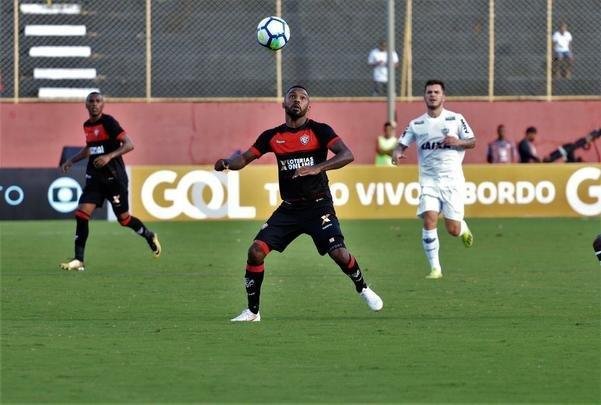 Vitória derrotou Atlético por 1 a 0, no Barradão, com gol de Léo Ceará