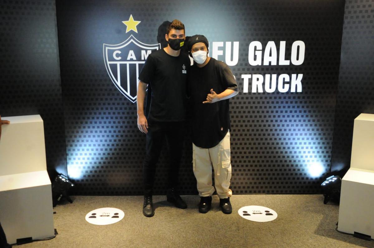 Ronaldinho participou de evento de patrocinador do Atltico no Mineiro e encontrou com jogadores da atualidade, como Rafael e Marquinhos, e dolos do passado, casos de Reinaldo, der Aleixo e Dad Maravilha