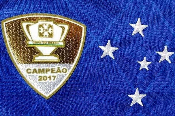 Cruzeiro voltar a utilizar patch de campeo em sua camisa, aps dois anos sem ttulos nacionais