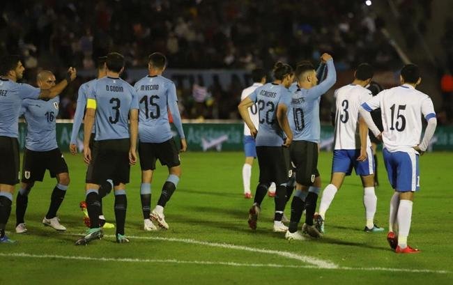 Arrascaeta, do Cruzeiro, marcou primeiro gol do Uruguai em vitria sobre Uzbequisto, em Montevidu