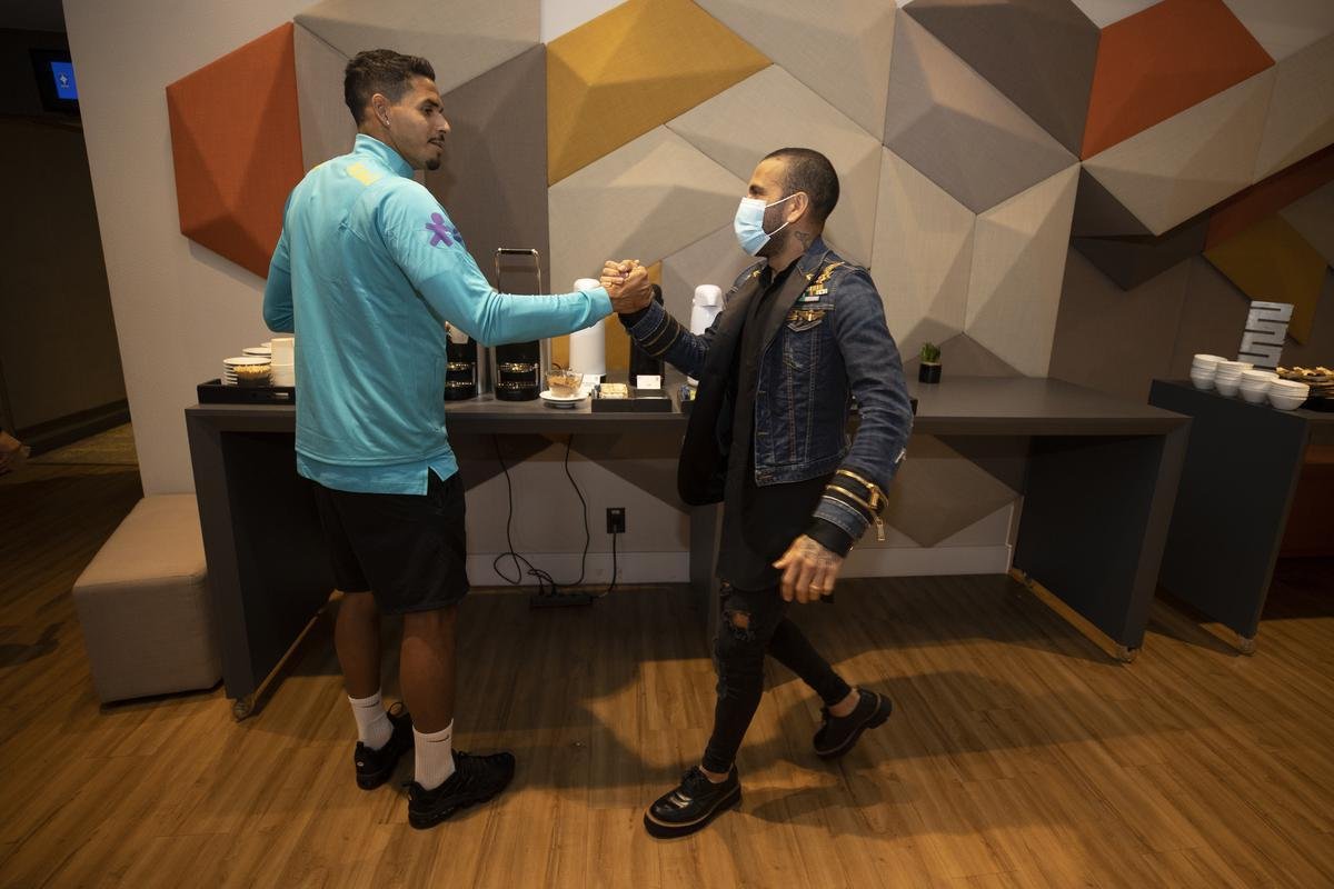 Jogadores se apresentam  Seleo Brasileira