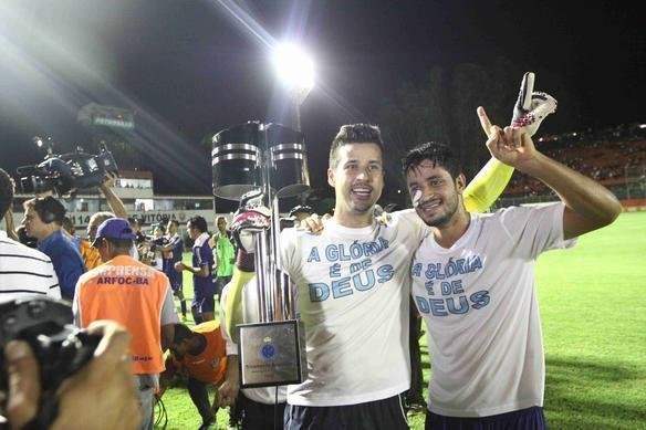 Festa dos jogadores do Cruzeiro no Barrado com a conquista do tricampeonato brasileiro