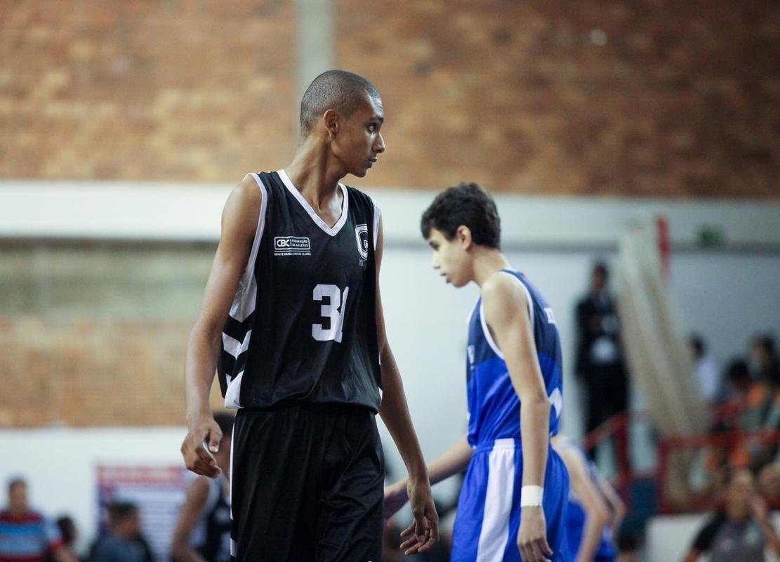 Fotos da deciso do Brasileiro Sub-14 de Basquete, entre Minas e Ginstico, no Olympico Club
