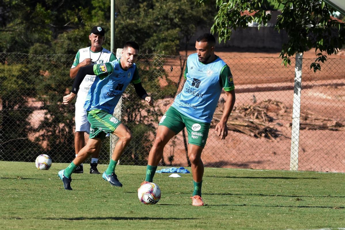 O América treinou nesta terça-feira (1), ao fim da tarde, no CT Lanna Drumond, em Belo Horizonte. As atividades comandadas pelo técnico Lisca visaram o confronto contra o Cruzeiro, nesta quarta-feira (2), às 21h30, válido pela 25ª rodada da Série B do Campeonato Brasileiro. A partida será realizada no Independência, em Belo Horizonte.