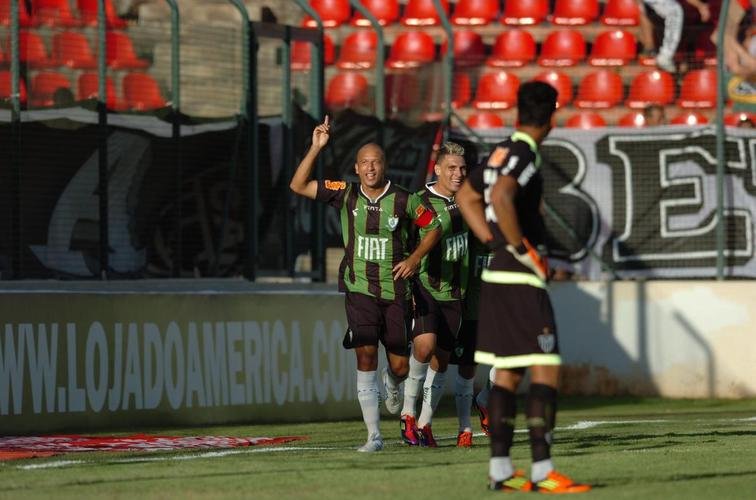 Campeonato Mineiro de 2011 - O Amrica comeou perdendo o jogo na Arena do Jacar, mas viu Fbio Jnior virar o duelo em Sete Lagoas. O camisa 7 marcou duas vezes no triunfo por 2 a 1.