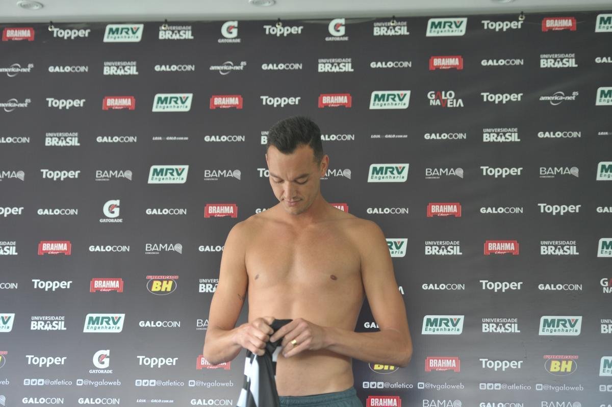 Zagueiro Rver, de 34 anos, assinou contrato com o Atltico at o fim da temporada 2021