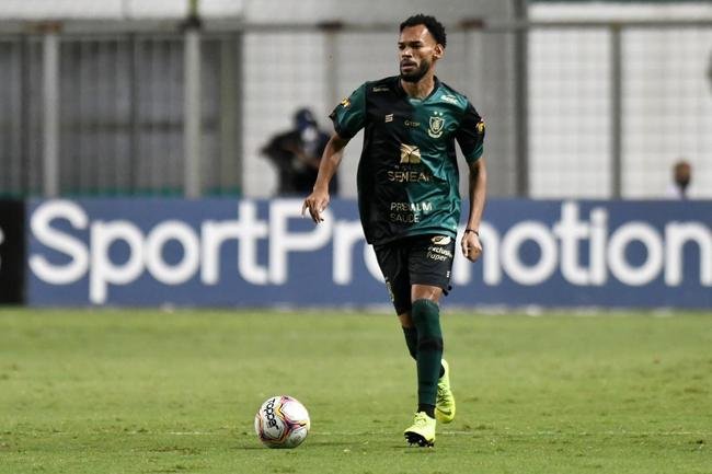 Anderson - o zagueiro de 25 anos s entrou no time por causa de uma leso sofrida por Eduardo Bauermann. Com atuaes seguras, firmou-se como titular. Na Srie B, marcou trs gols em 25 jogos. Na temporada, esteve em campo pelo Coelho em 33 oportunidades. 
