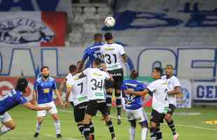 Jogo entre Cruzeiro e Figueirense, no Mineiro, em Belo Horizonte, pela 22 rodada da Srie B do Campeonato Brasileiro